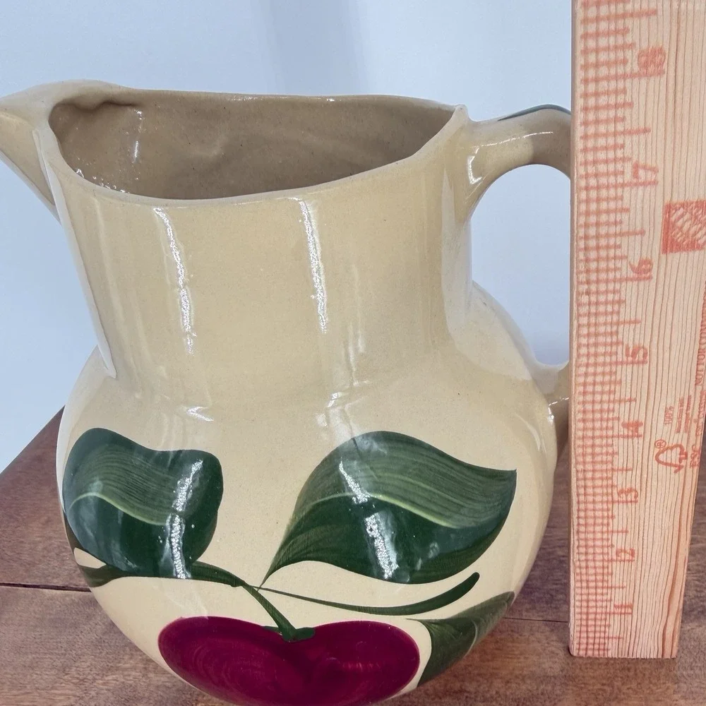 VTG Watt Pottery Apple Pitcher #17 Large 64oz Ice Lip Oven Ware USA - No Crazing